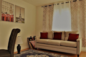 Urbana the Charming well-lit two Bedrooms Apartment